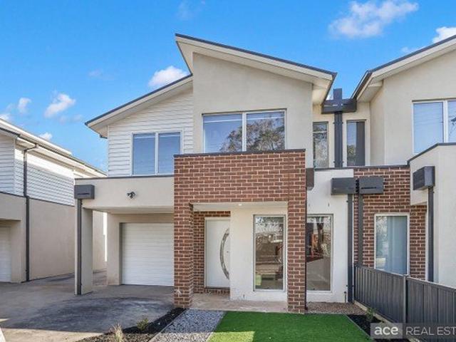 QUALITY 3 BEDROOM DOUBLE STOREY TOWNHOUSE IN LAVERTON