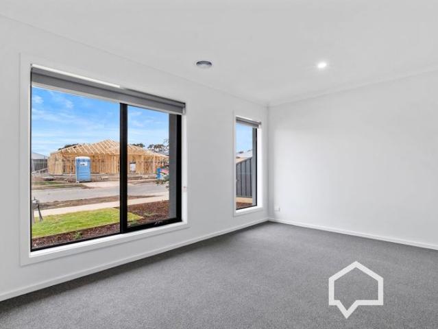 Quality 4 bedroom home with study