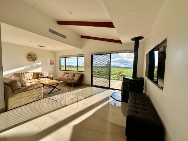 Quality 4 Bedroom Lifestyle Property 10km SW Young