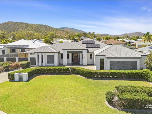 350m² of Family Luxury with Pool, Shed & 3 Living Areas.