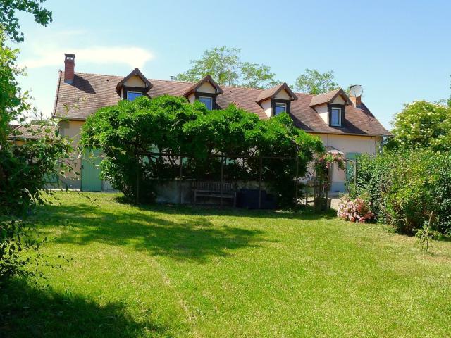 Quand le charme et l'élégance se rencontrent au coeur de la. 183m² Paray le Monial