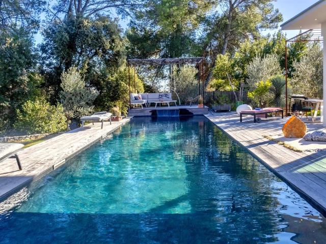 Quand le contemporain côtoie la Nature. 207m² Montpellier