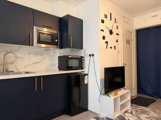 Quantock Gardens, London NW2, Studio to rent, £1,450 pcm | PrimeLocation