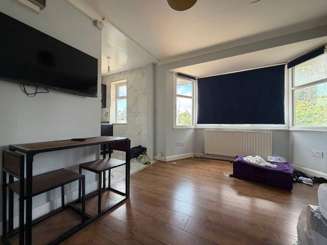 Quantock Gardens, London NW2, Studio to rent, £1,450 pcm | PrimeLocation