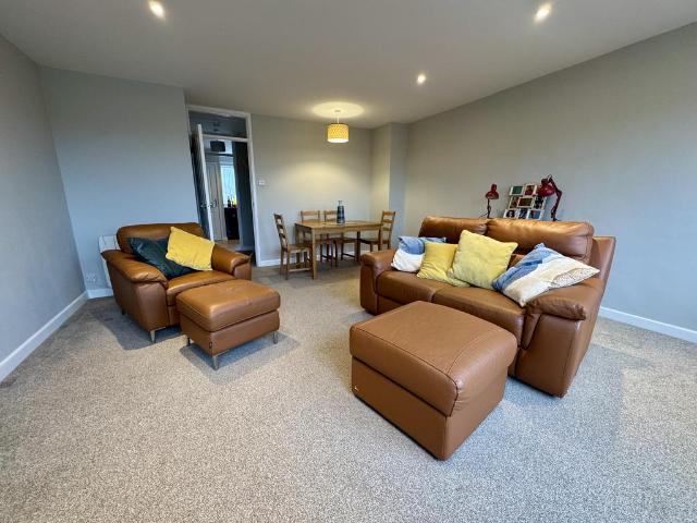 Quantock Parade, BRIDGWATER, TA6 2 bed apartment to rent £1,100 pcm £254 pw