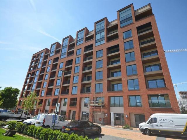 Quarrion House, Colindale, London NW9, 2 bed flat to rent, £2,580 pcm | PrimeLocation