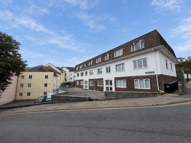Quarry Court, Quarry Hill TR11, 2 bed flat to rent, £1,200 pcm | PrimeLocation