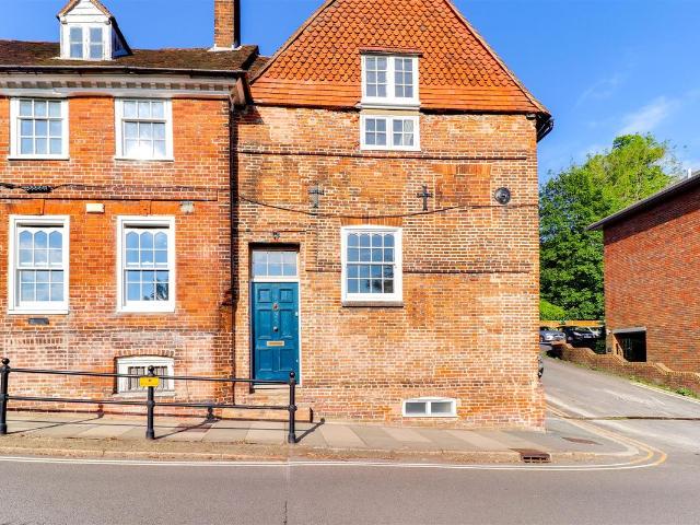 Quarry Street, Guildford GU1, 2 bed flat to rent, £2,000 pcm | PrimeLocation
