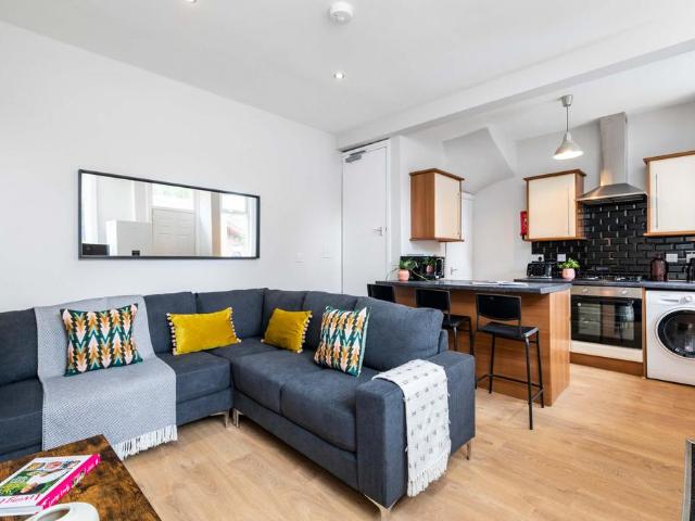 Quarry Street, Leeds LS6 4 bed house to rent £2,617 pcm £604 pw