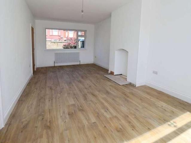 Quarry Road East, Wirral, CH63