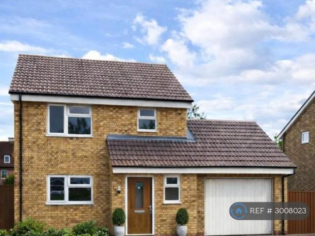 Quarry Way, Horsham, RH13 3 bed detached house to rent £2,200 pcm £508 pw