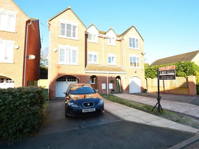 Quarrybank Rise, Winsford 3 bed townhouse to rent £1,200 pcm £277 pw