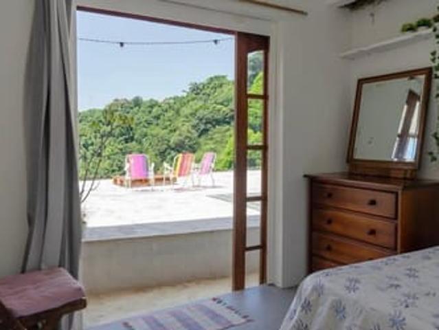 Quarto com banheiro compartilhado