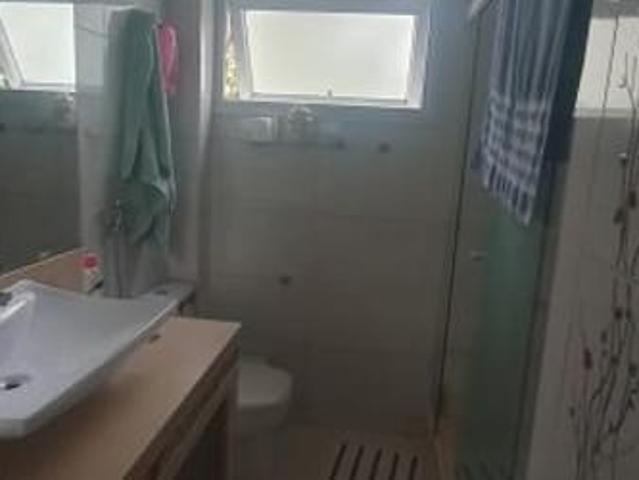 Quarto com banheiro compartilhado