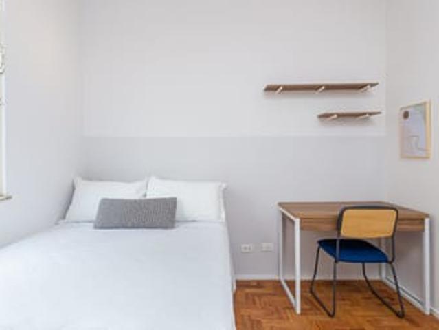 Quarto com banheiro exclusivo | Metrô Brigadeiro