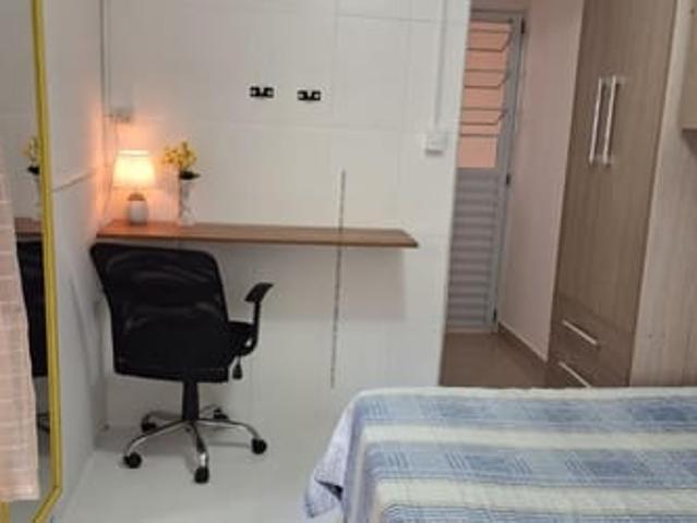 Quarto com banheiro e cozinha