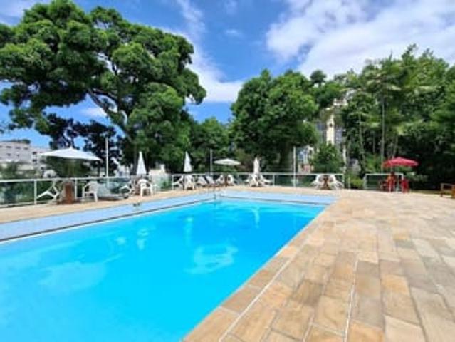 Quarto compartilhado em apartamento com piscina no Flamengo