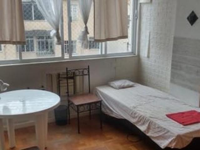 Quarto amplo com luz matinal perto metro cardel A,verde