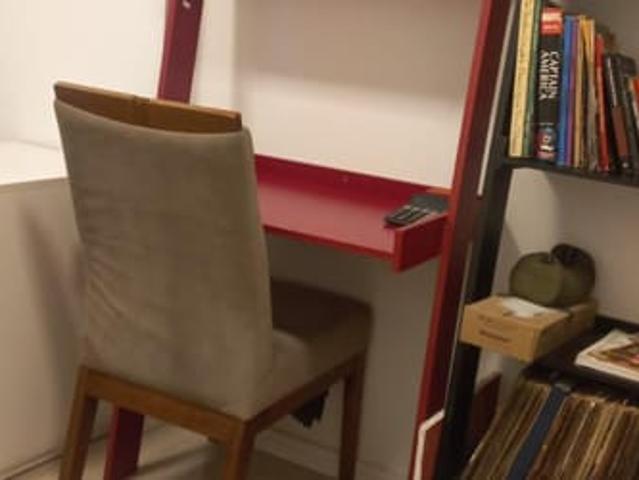 QUARTO ACONCHEGANTE NA PORTA DO METRÔ DE SÃO CONRADO