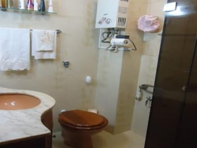Quarto grande mobiliado próximo a PUC
