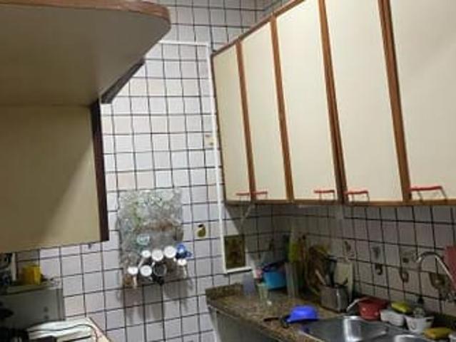 Quarto grande na quadra da praia!