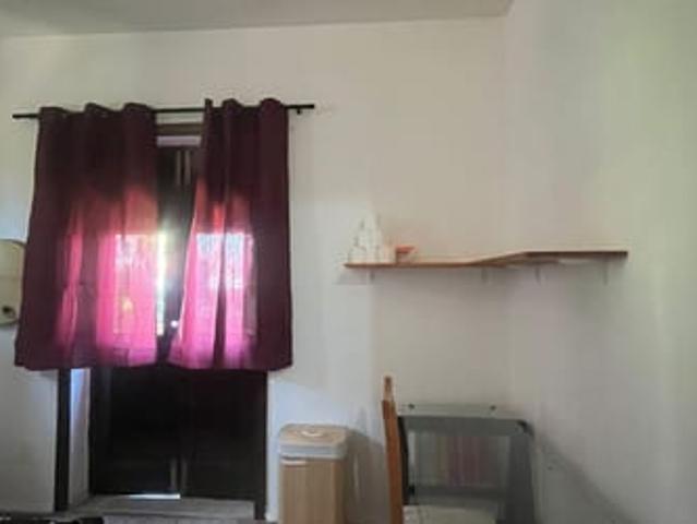Quarto grande com varanda em casarão de Santa Teresa
