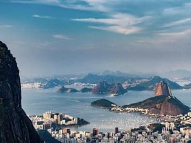 Quarto Grande em Laranjeiras com Laje