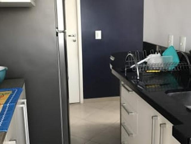 Quarto de solteiro em condomínio completíssimo