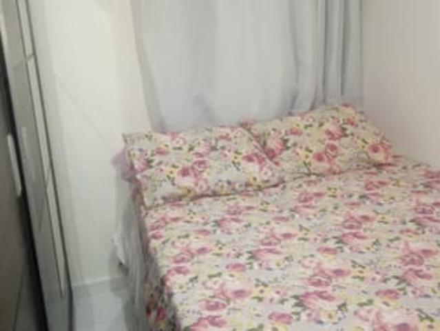 Quarto de solteiro mobiliado