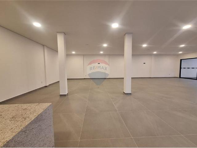 Quarto e sala para locação no São Mateus, Juiz de Fora, com vaga de garagem. Conforto, praticidade e segurança em ótima localização!