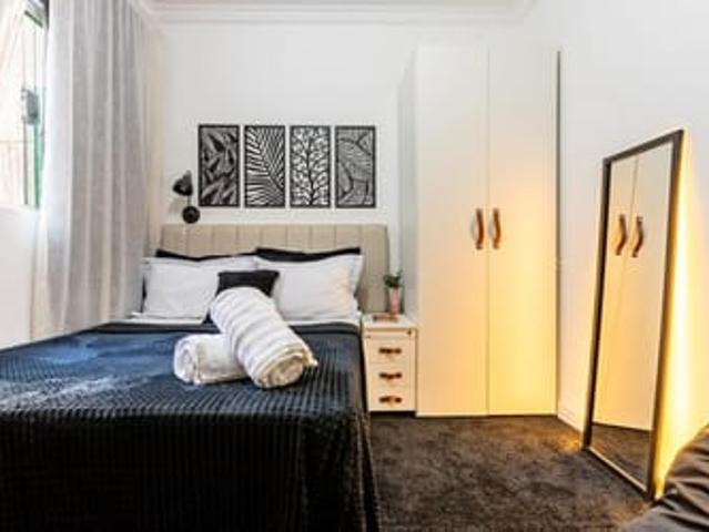 Quarto em coliving incrível ao lado do metro