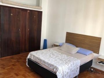 Quarto em casa ampla