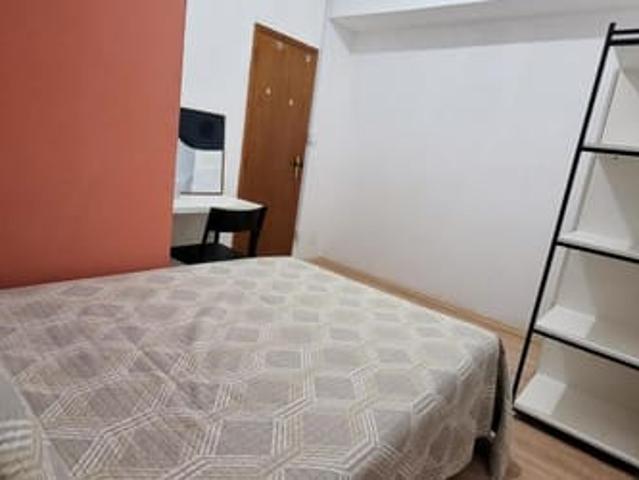 QUARTO EM CASA COM PISCINA PRÓXIMO DA UFRGS CENTRO