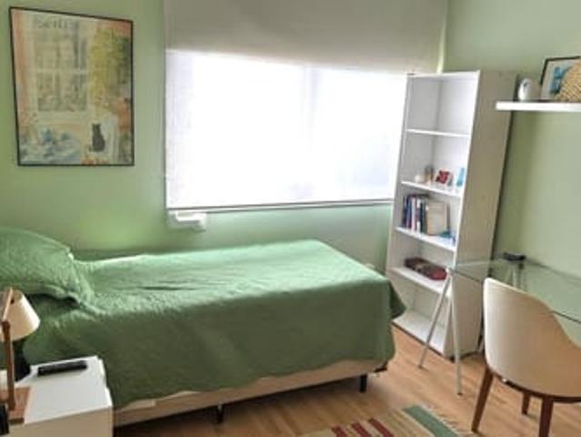 Quarto em ap. de artista