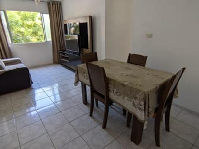 Quarto em apartamento mobilhado na Atalaia