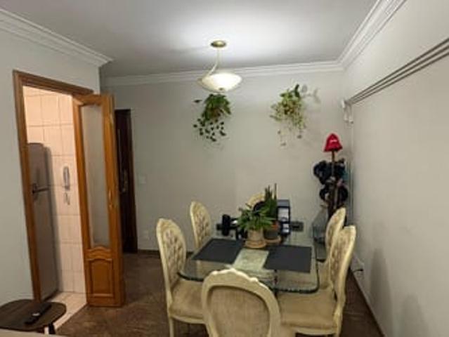 Quarto em apartamento mobiliado