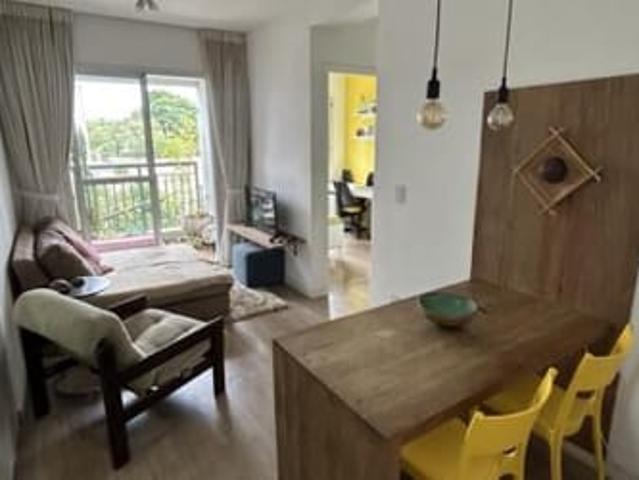 Quarto em apê charmoso com jardim na varanda, lazer completo