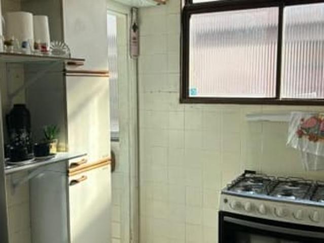 Quarto em imóvel no Caiçaras