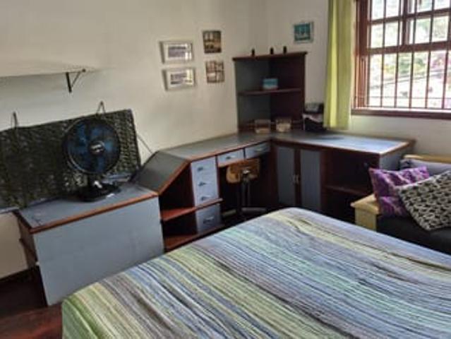 Quarto espaçoso no bairro Santa Lúcia