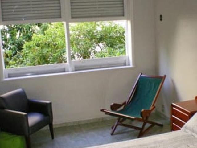 Quarto espaçoso perto da praia e do Metrô