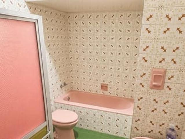 Quarto feminino mobiliado