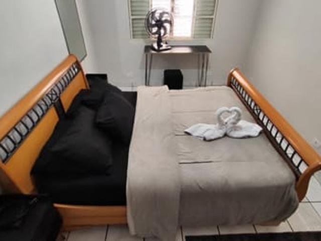 Quarto individual CAMA QUEEN SIZE muito perto do aeroporto