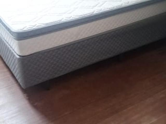 Quarto individual com banheiro