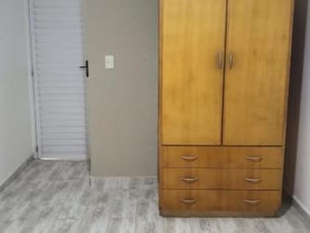 Quarto individual mobiliado para mulheres