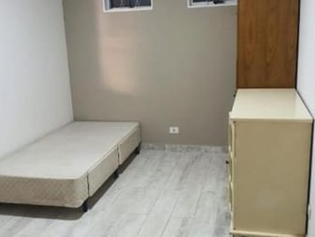 Quarto individual mobiliado para mulheres
