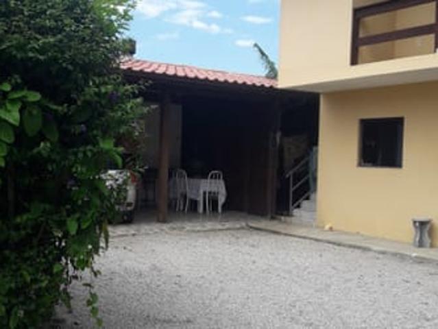 Quarto individual para mulheres em casa de família