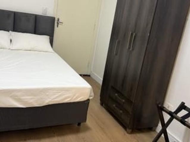 quarto individual suite Metro Liberdade