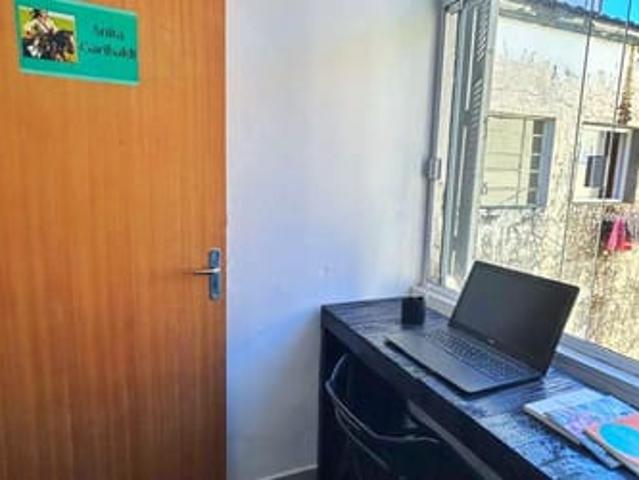 Quarto mobiliado a 5min da UFRGS,SÓ MULHERES. GQ07