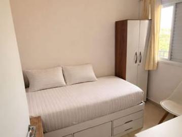 Quarto mobiliado apto de alto padrão – Exclusivo para mulher