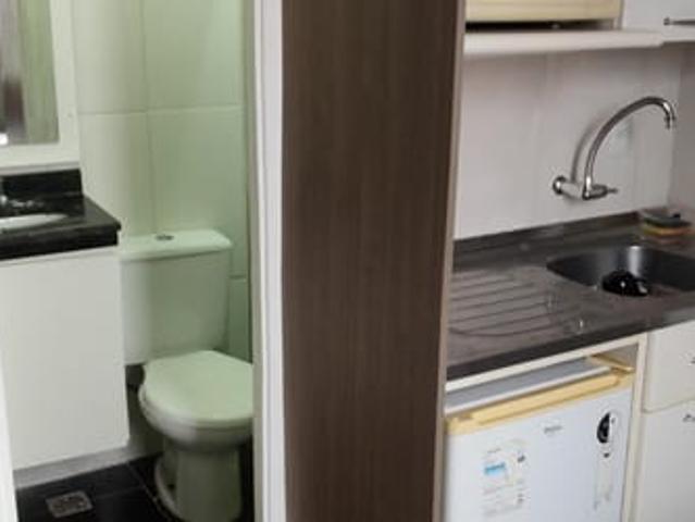 Quarto mobiliado com wc e copa interna